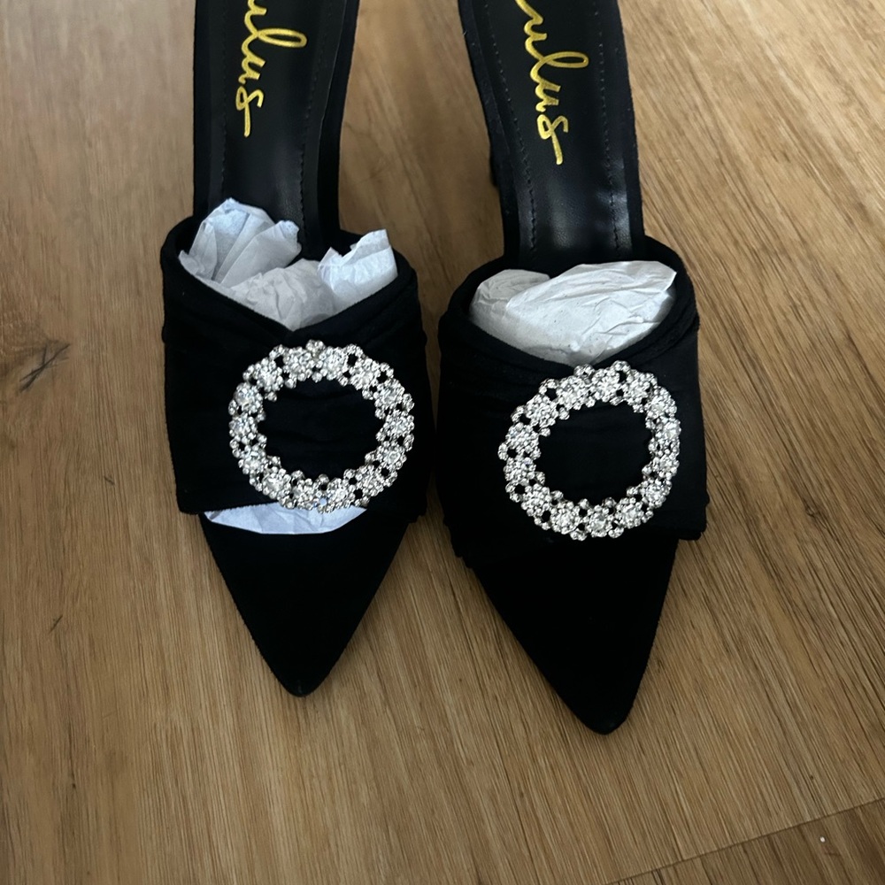 Elegant Black Heels with Crystal Embellishment